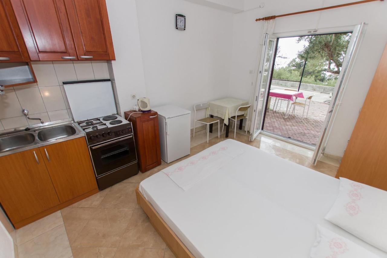 Near The Beach Apartments Jagodia Брела Екстериор снимка