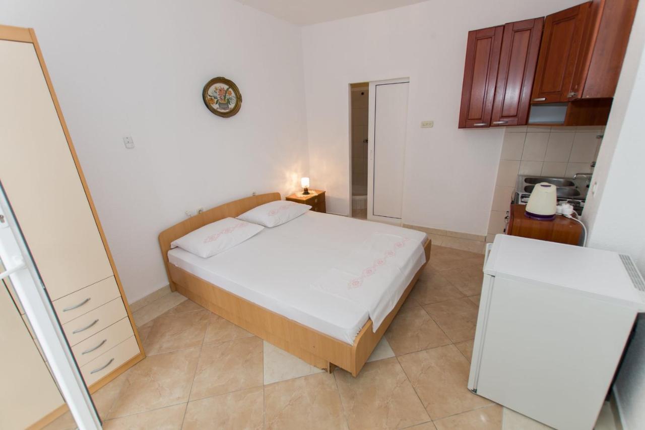 Near The Beach Apartments Jagodia Брела Екстериор снимка