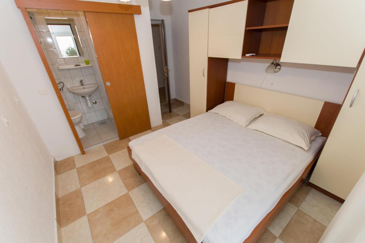 Near The Beach Apartments Jagodia Брела Екстериор снимка
