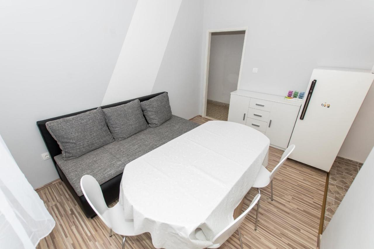 Near The Beach Apartments Jagodia Брела Екстериор снимка