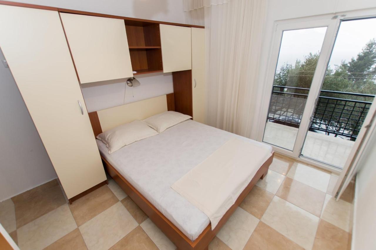 Near The Beach Apartments Jagodia Брела Екстериор снимка