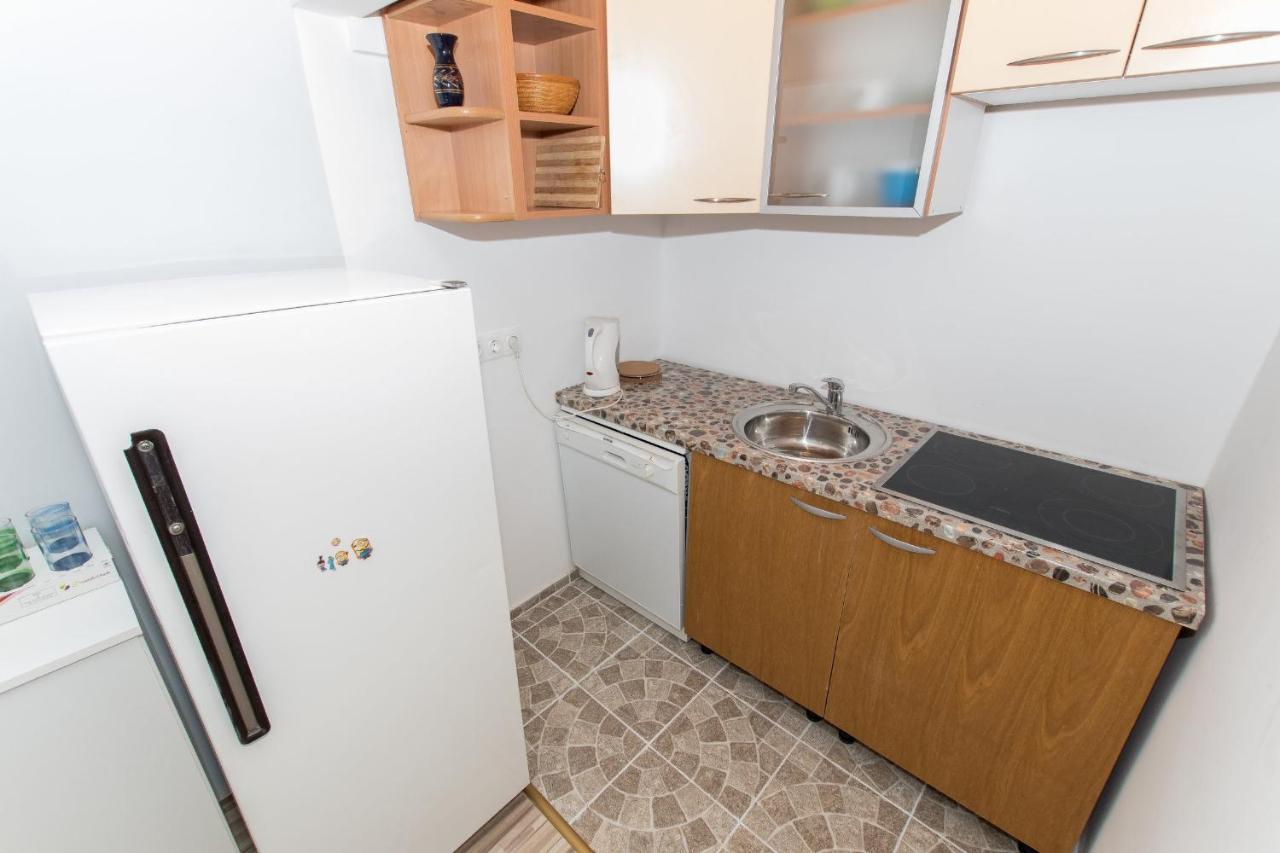 Near The Beach Apartments Jagodia Брела Екстериор снимка