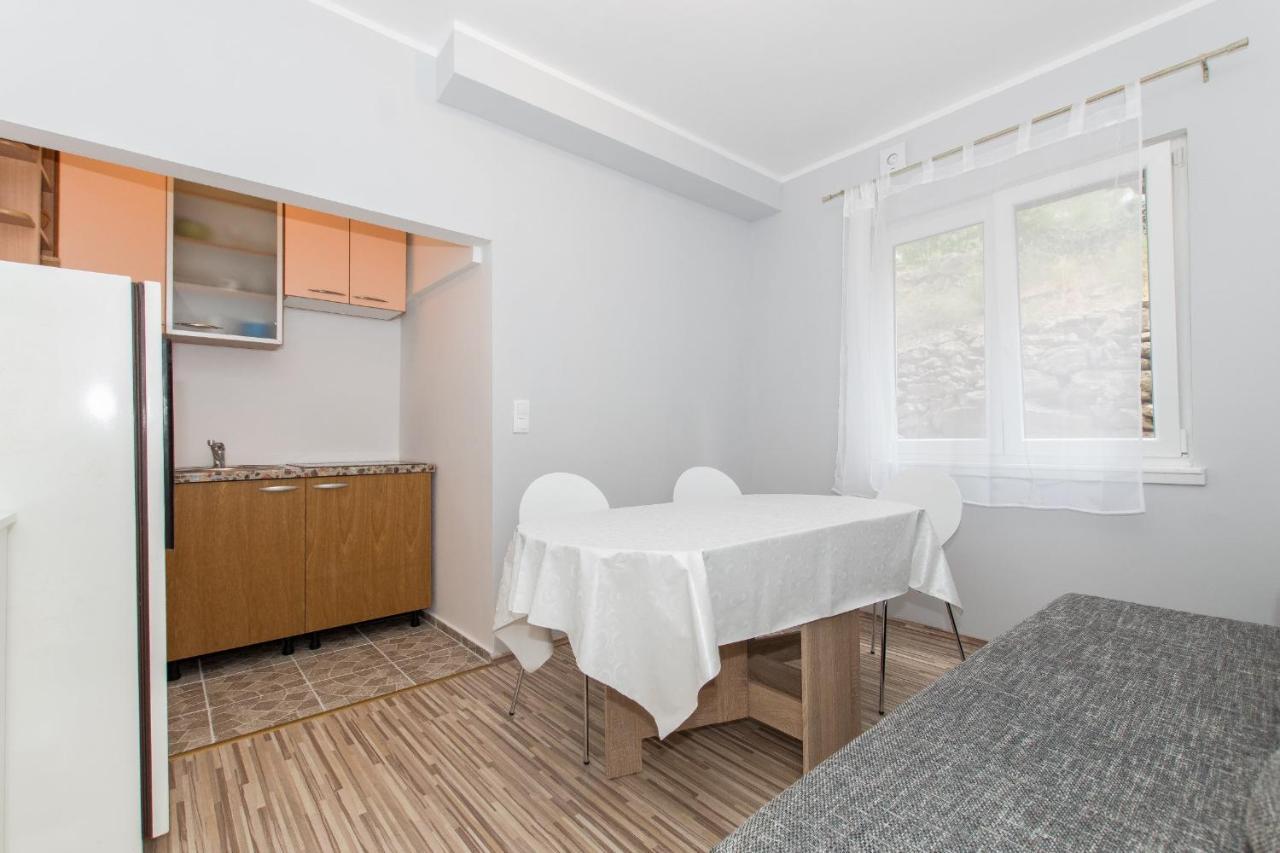 Near The Beach Apartments Jagodia Брела Екстериор снимка