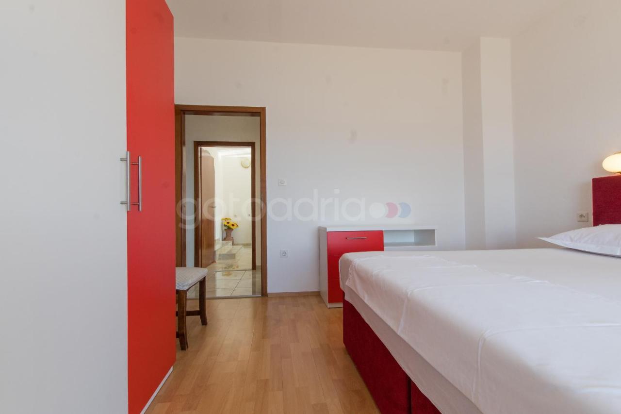Near The Beach Apartments Jagodia Брела Екстериор снимка