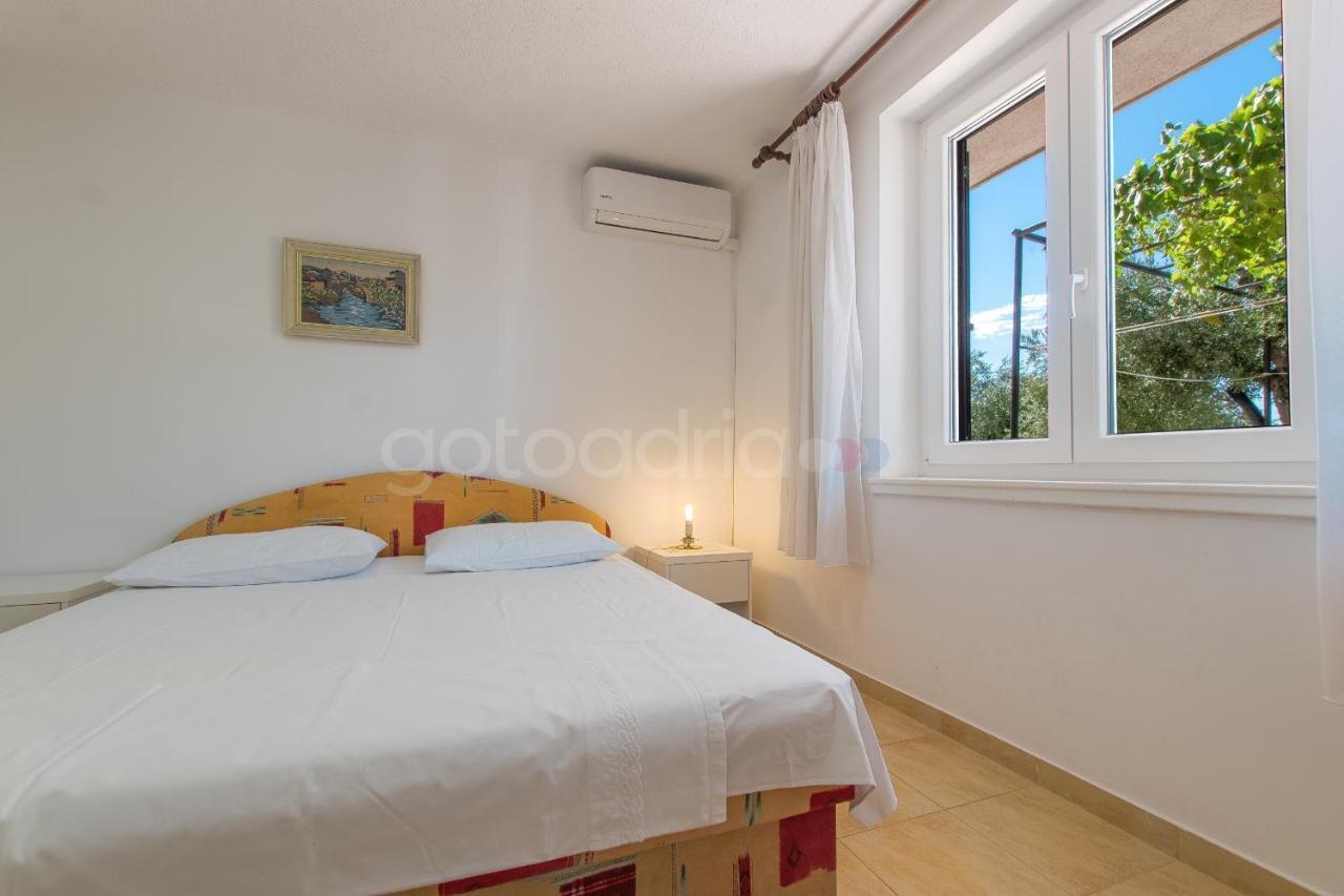 Near The Beach Apartments Jagodia Брела Екстериор снимка