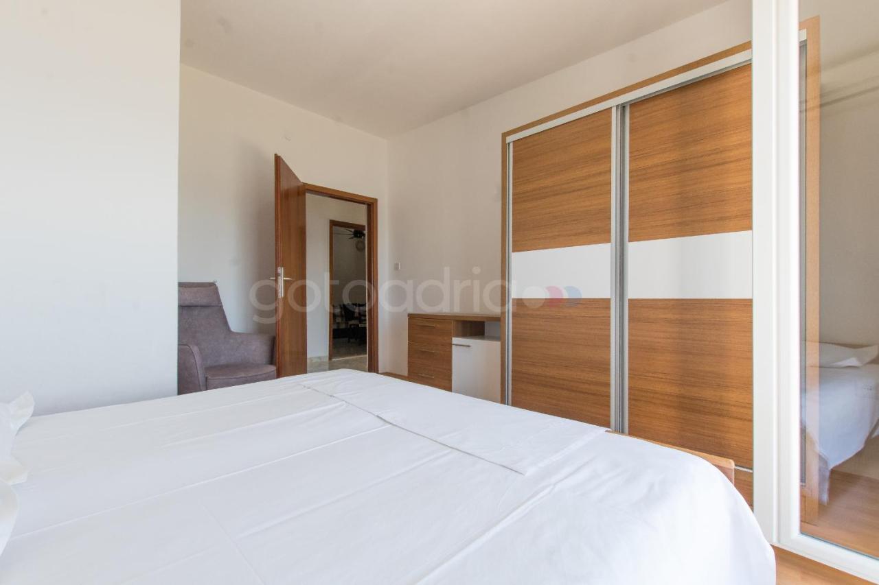 Near The Beach Apartments Jagodia Брела Екстериор снимка