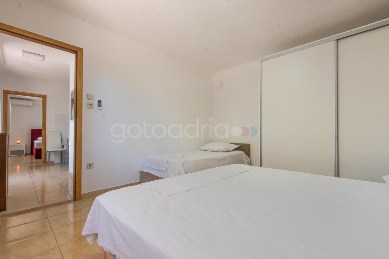 Near The Beach Apartments Jagodia Брела Екстериор снимка